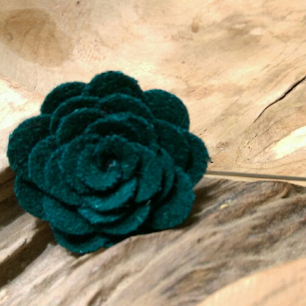Exclusive 27 Petal Lapel Accent